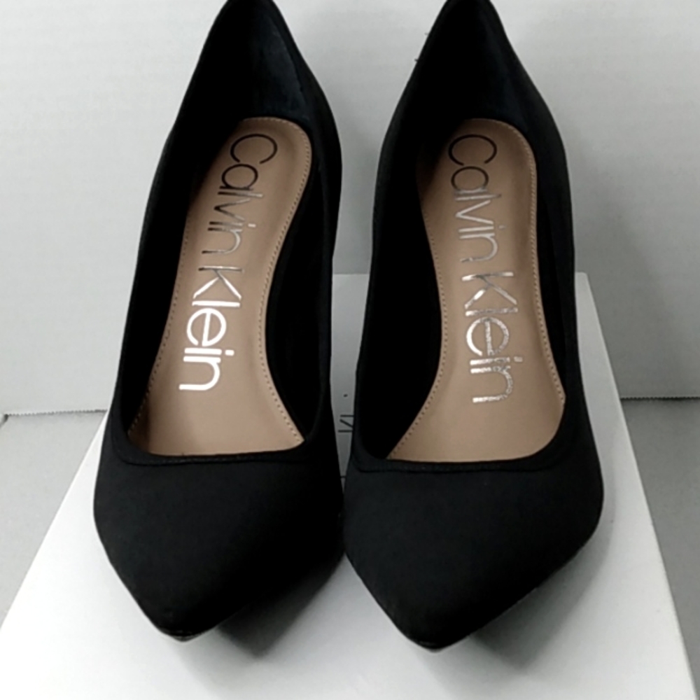Calvin Klein size 9.5 Gayle Stretch pumps